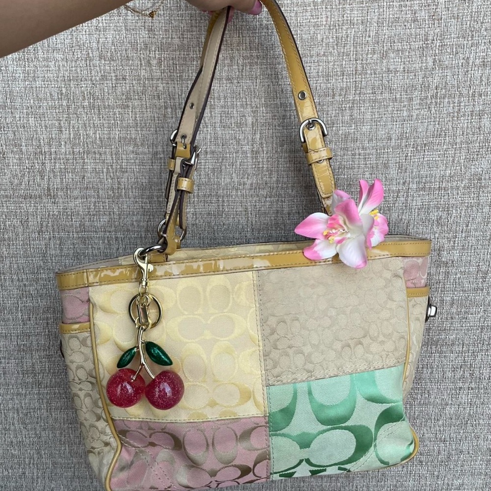 SOLD Vintage coach summer collection shoulder bag
